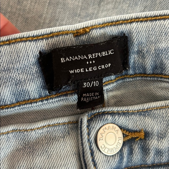 Banana Republic Light BlueWide Leg frayed Cropped jeans size 30/10 EUC - Picture 3 of 8